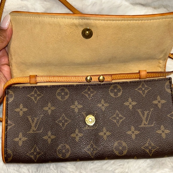 Louis Vuitton Monogram Twin Pochette GM - Picture 6 of 16